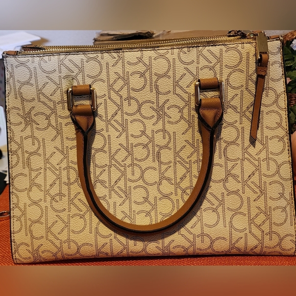Calvin Klein Bag Purse Satchel Beige Tan Gold Hardware BENIFITS CHARITY - Picture 4 of 16